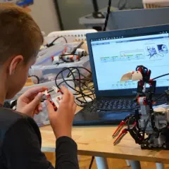 Robotyka dla dzieci: jak wybrać najlepsze zajęcia i ile kosztują?
