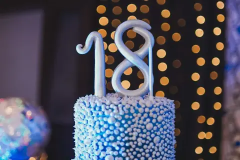 Osiemnaście czy ośmnaście? Pisz 18 poprawnie poradnik